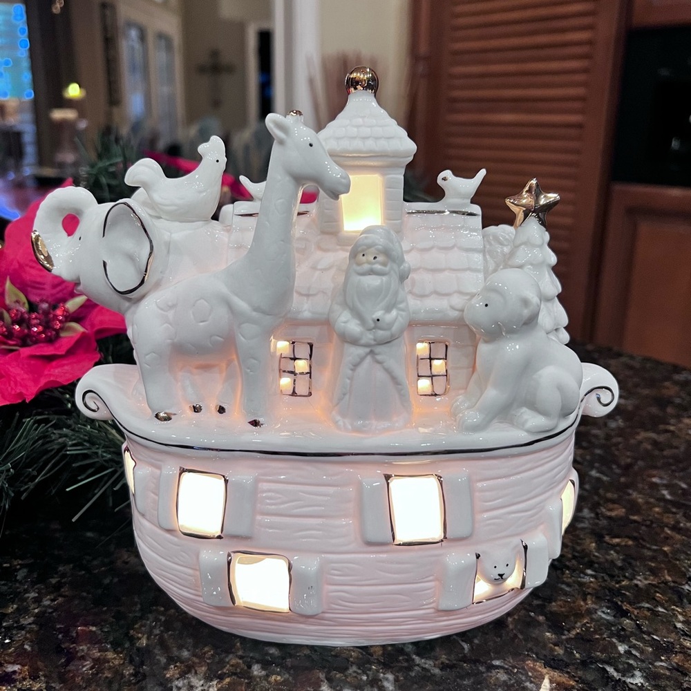 Vintage Noah's Ark Ceramic Ivory Bisque Accent Light